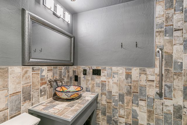 443 Conestoga Circle, Jacksonville, OR 97530