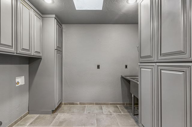 443 Conestoga Circle, Jacksonville, OR 97530