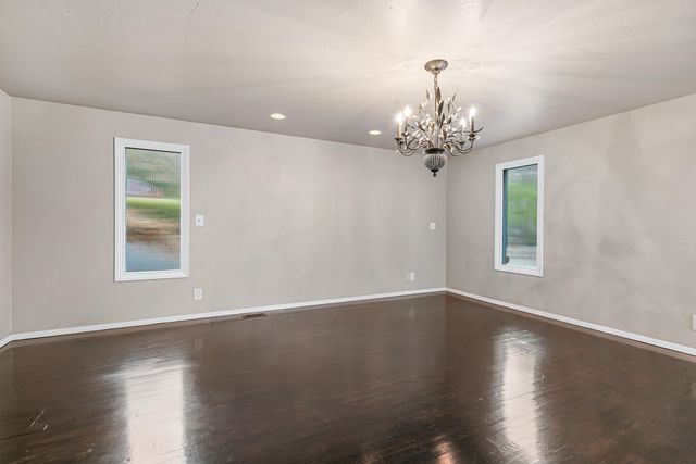 443 Conestoga Circle, Jacksonville, OR 97530