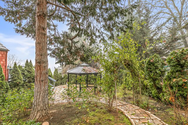 443 Conestoga Circle, Jacksonville, OR 97530