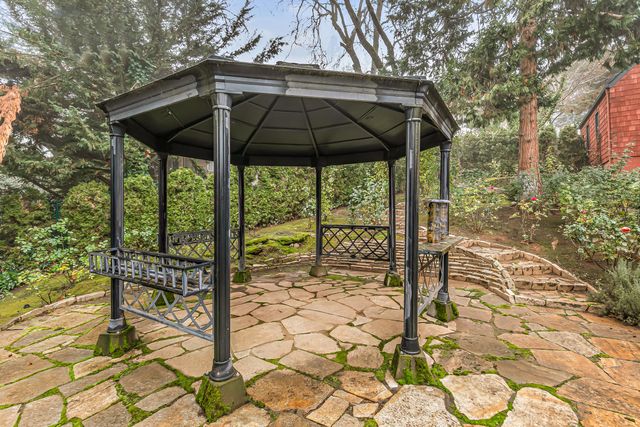 443 Conestoga Circle, Jacksonville, OR 97530