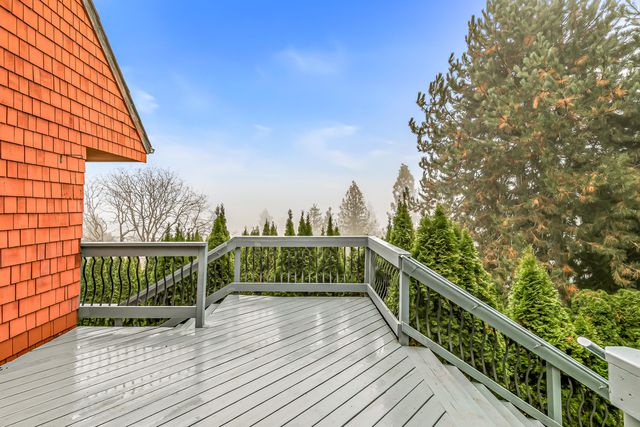 443 Conestoga Circle, Jacksonville, OR 97530