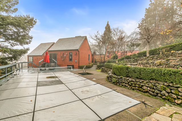 443 Conestoga Circle, Jacksonville, OR 97530