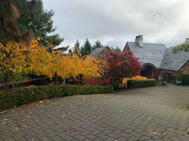 443 Conestoga Circle, Jacksonville, OR 97530