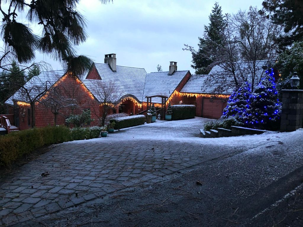 443 Conestoga Circle, Jacksonville, OR 97530