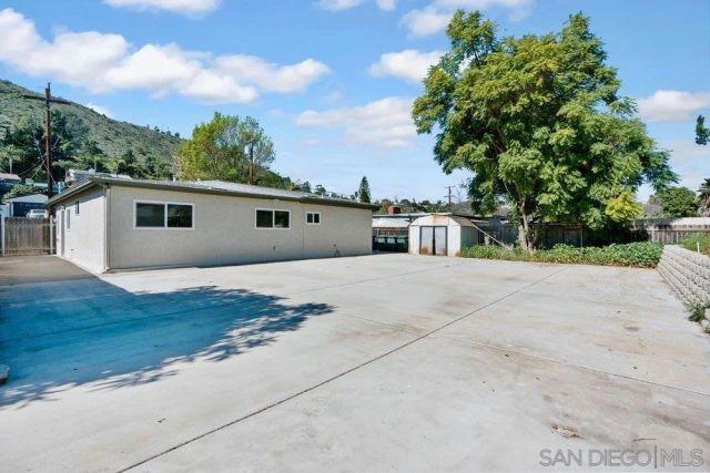 8217 Sunset Rd, Lakeside, CA 92040