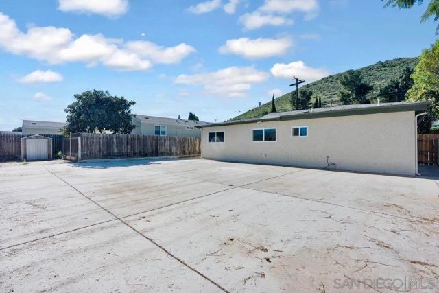 8217 Sunset Rd, Lakeside, CA 92040