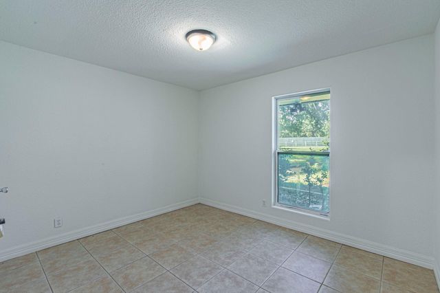 1905 Great Oaks DR, Round Rock, TX 78681