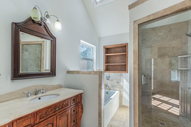 1905 Great Oaks DR, Round Rock, TX 78681