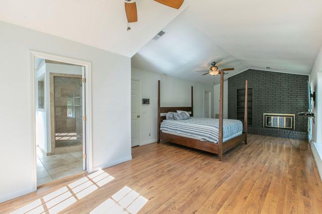 1905 Great Oaks DR, Round Rock, TX 78681