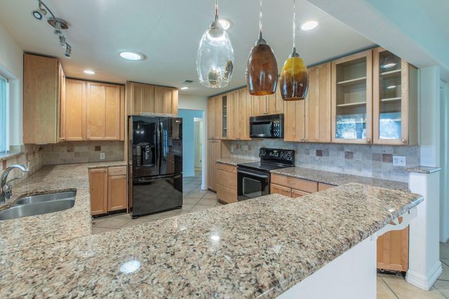 1905 Great Oaks DR, Round Rock, TX 78681