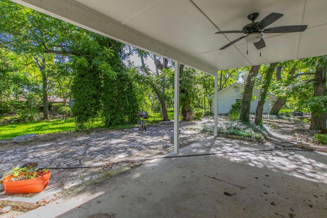 1905 Great Oaks DR, Round Rock, TX 78681