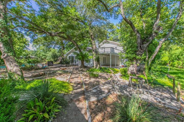 1905 Great Oaks DR, Round Rock, TX 78681