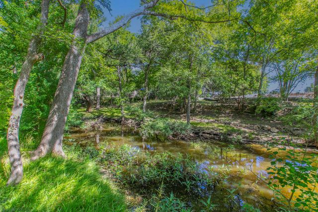 1905 Great Oaks DR, Round Rock, TX 78681