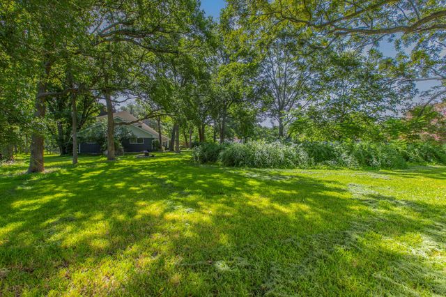 1905 Great Oaks DR, Round Rock, TX 78681