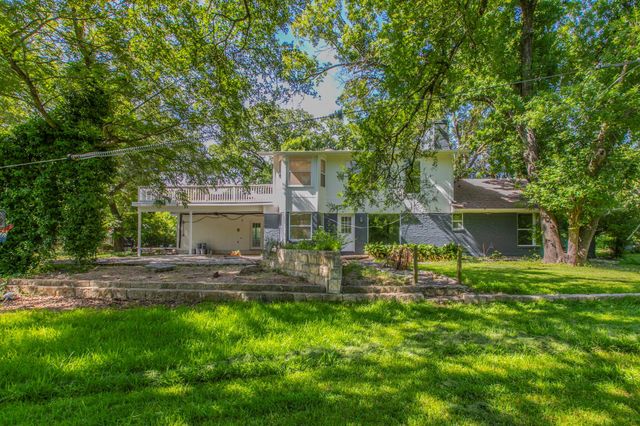 1905 Great Oaks DR, Round Rock, TX 78681