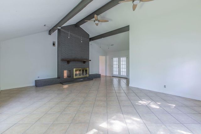 1905 Great Oaks DR, Round Rock, TX 78681