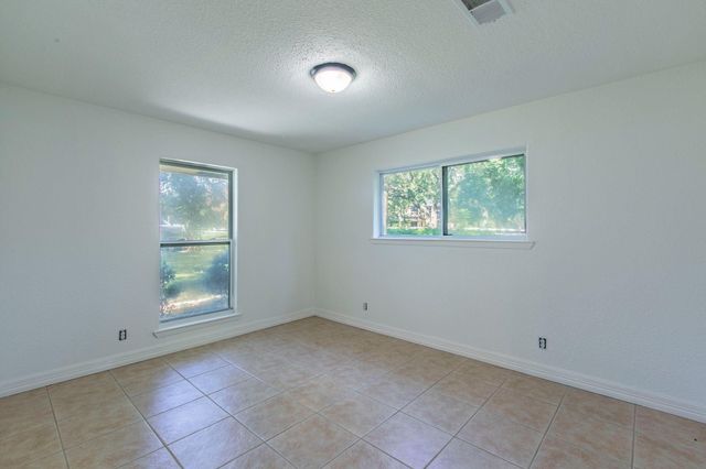 1905 Great Oaks DR, Round Rock, TX 78681