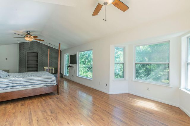 1905 Great Oaks DR, Round Rock, TX 78681