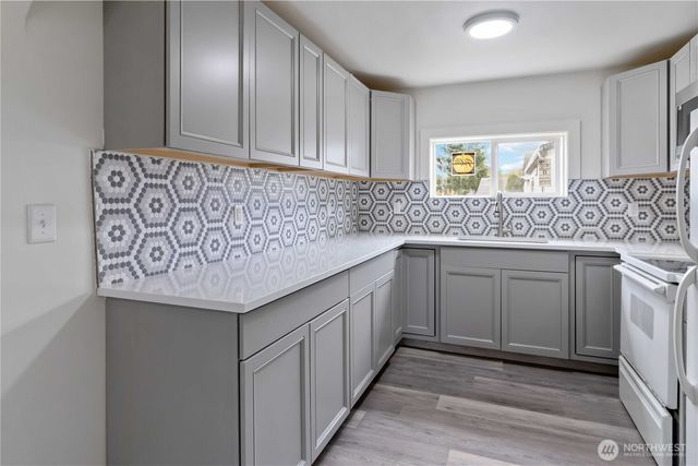 611 NE Pioneer, Castle Rock, WA 98611