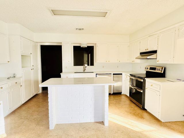 3222 Oak Mountain Trail, San Angelo, TX 76904