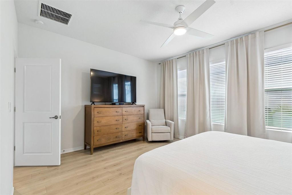 Image 15 of property listing at 28570 SWEET PERSIMMON DRIVE, Wesley Chapel, FL 33543