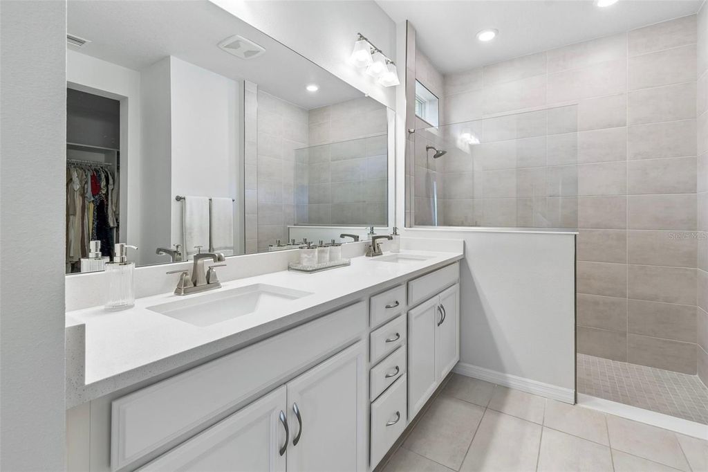 Image 16 of property listing at 28570 SWEET PERSIMMON DRIVE, Wesley Chapel, FL 33543