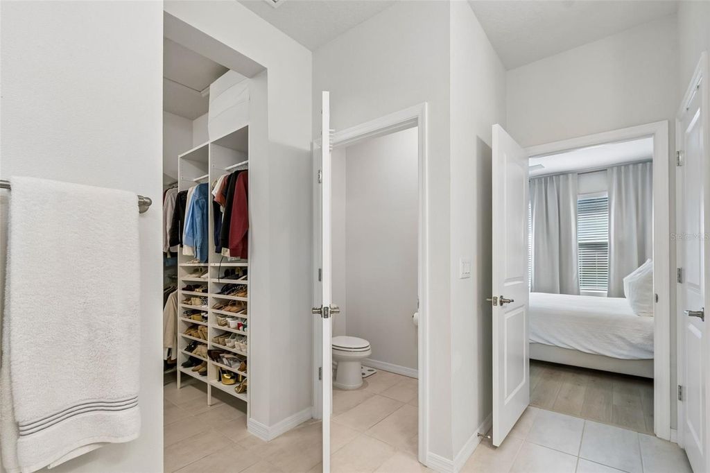 Image 18 of property listing at 28570 SWEET PERSIMMON DRIVE, Wesley Chapel, FL 33543