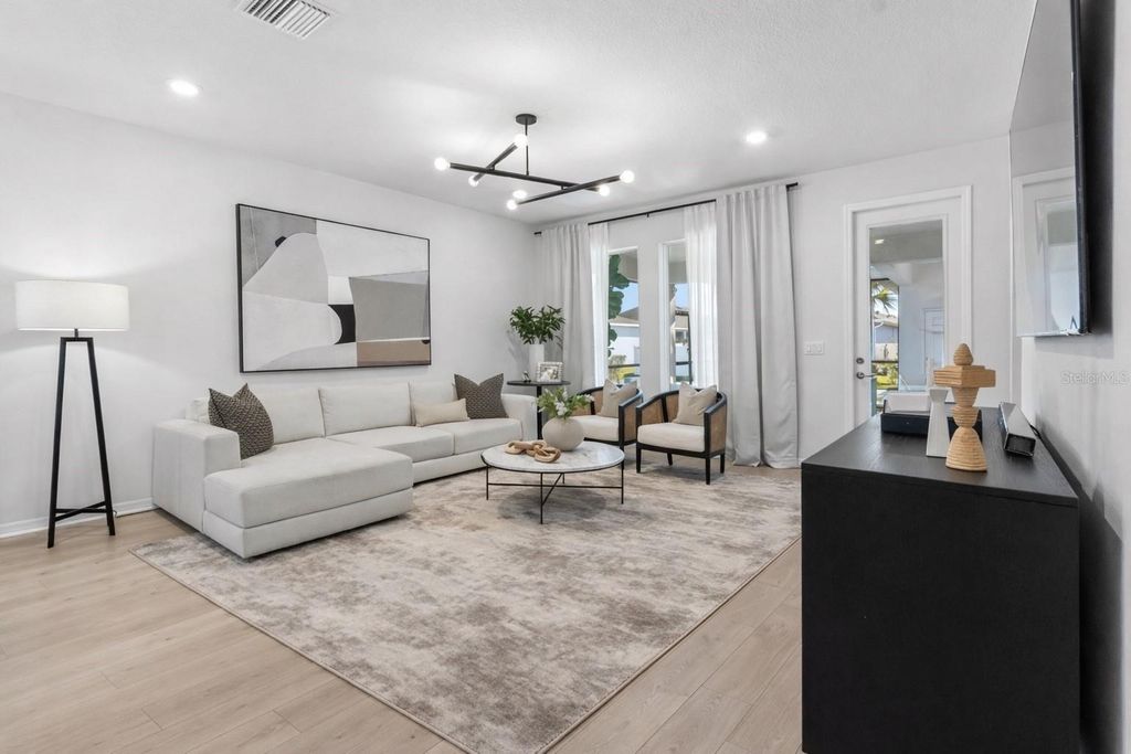 Image 4 of property listing at 28570 SWEET PERSIMMON DRIVE, Wesley Chapel, FL 33543