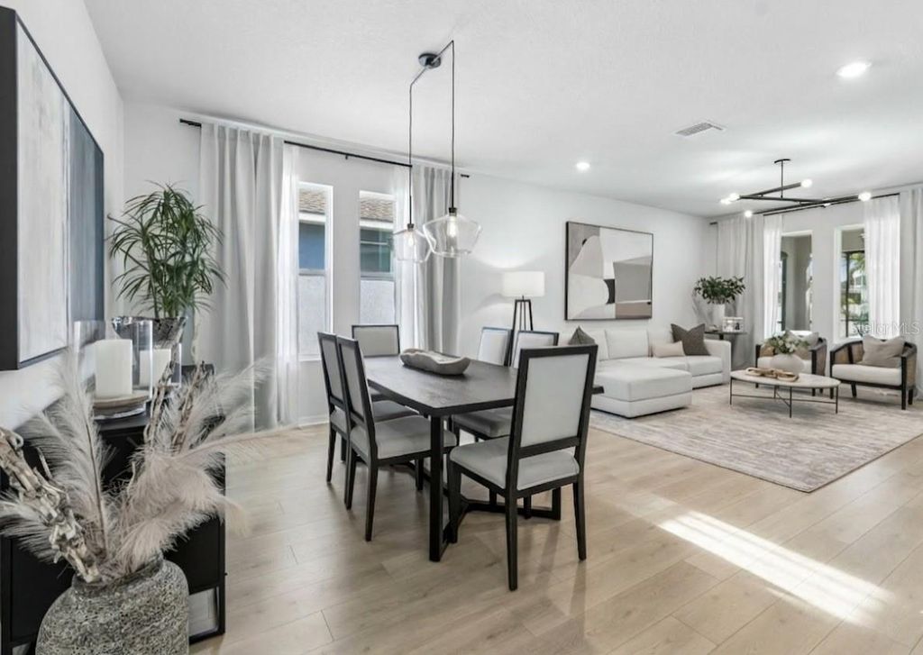 Image 5 of property listing at 28570 SWEET PERSIMMON DRIVE, Wesley Chapel, FL 33543