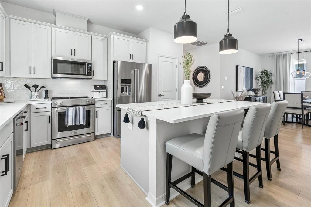 Image 10 of property listing at 28570 SWEET PERSIMMON DRIVE, Wesley Chapel, FL 33543