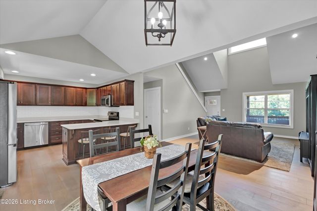 2823 Hollow Oak Dr, Crestwood, KY 40014