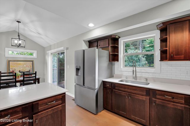 2823 Hollow Oak Dr, Crestwood, KY 40014