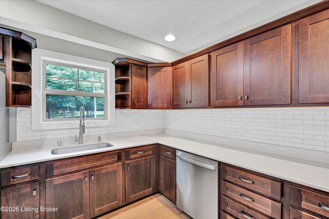 2823 Hollow Oak Dr, Crestwood, KY 40014