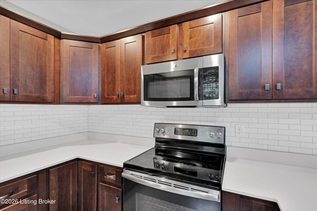 2823 Hollow Oak Dr, Crestwood, KY 40014