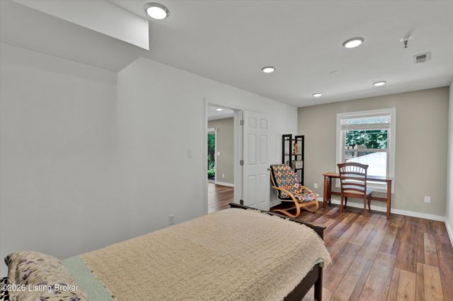 2823 Hollow Oak Dr, Crestwood, KY 40014