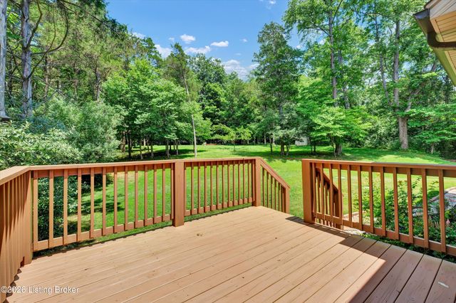 2823 Hollow Oak Dr, Crestwood, KY 40014