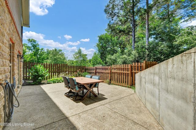 2823 Hollow Oak Dr, Crestwood, KY 40014