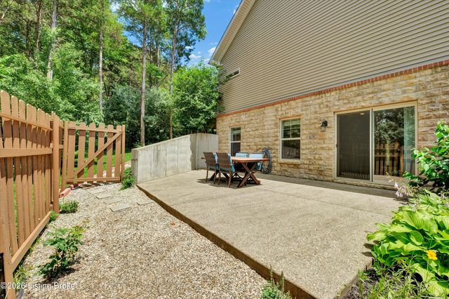 2823 Hollow Oak Dr, Crestwood, KY 40014