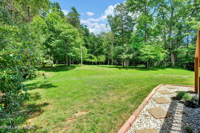 2823 Hollow Oak Dr, Crestwood, KY 40014