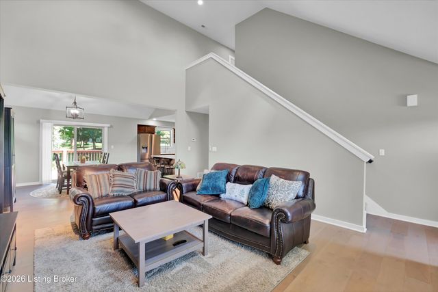 2823 Hollow Oak Dr, Crestwood, KY 40014