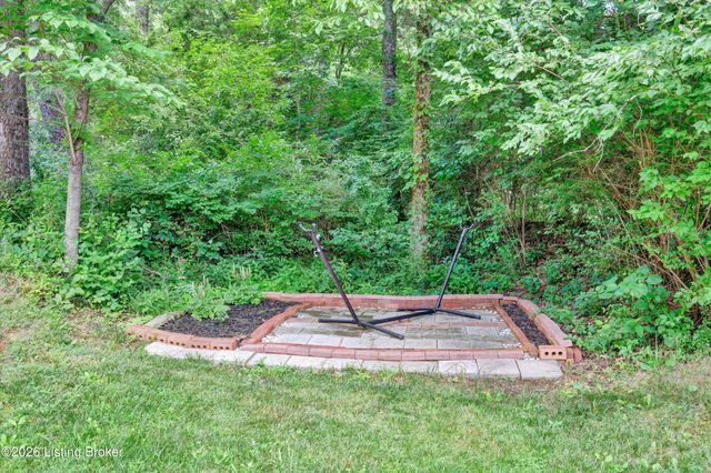 2823 Hollow Oak Dr, Crestwood, KY 40014