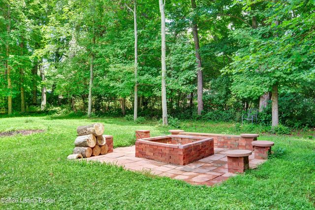 2823 Hollow Oak Dr, Crestwood, KY 40014