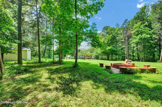 2823 Hollow Oak Dr, Crestwood, KY 40014