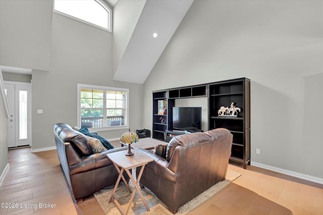 2823 Hollow Oak Dr, Crestwood, KY 40014