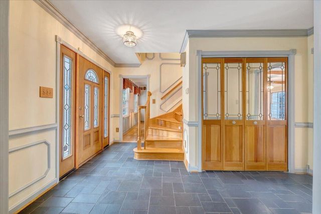 5127 Hunting Hills DR, Roanoke, VA 24018