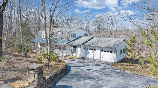 5127 Hunting Hills DR, Roanoke, VA 24018