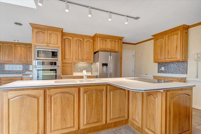 5127 Hunting Hills DR, Roanoke, VA 24018