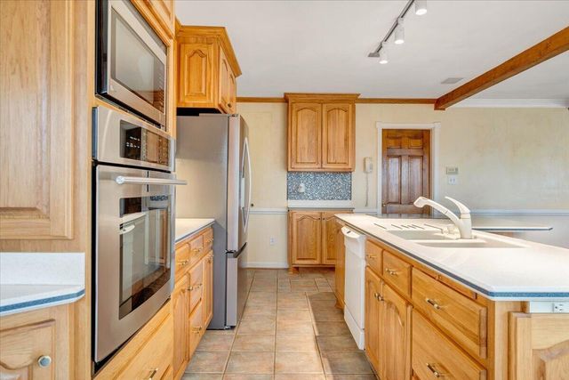 5127 Hunting Hills DR, Roanoke, VA 24018