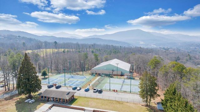 5127 Hunting Hills DR, Roanoke, VA 24018